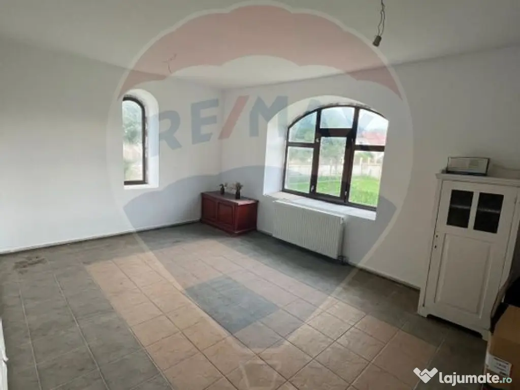 Pensiune/Casă cu 18 camere de vânzare în Campulung Mol... 