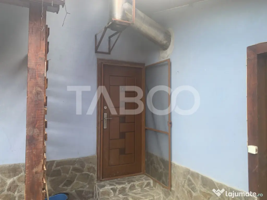 Spatiu comercial de inchiriat 90 mpu curte 35 mp in Poplaca 