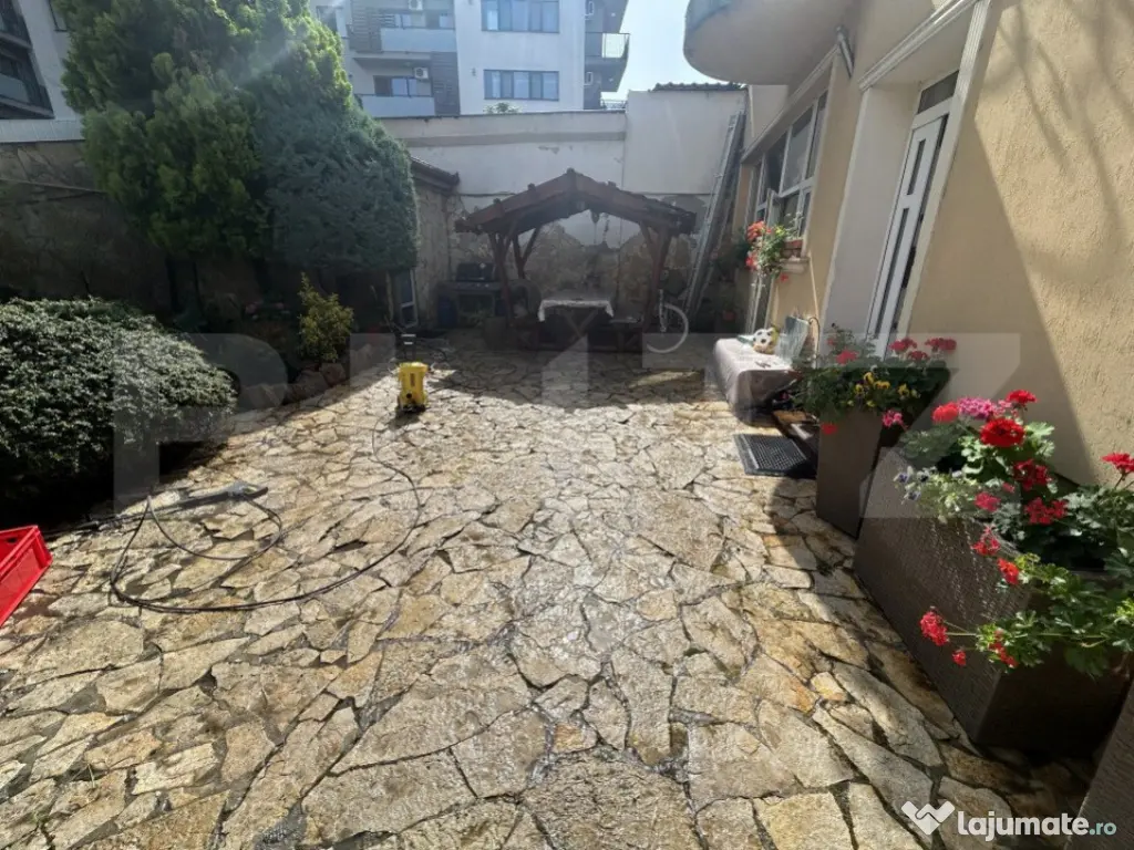 Casă ultracentrală 4 camere în Oradea