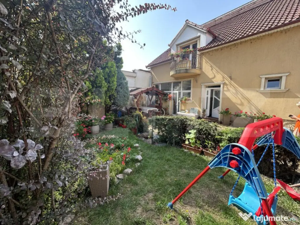 Casă ultracentrală 4 camere în Oradea