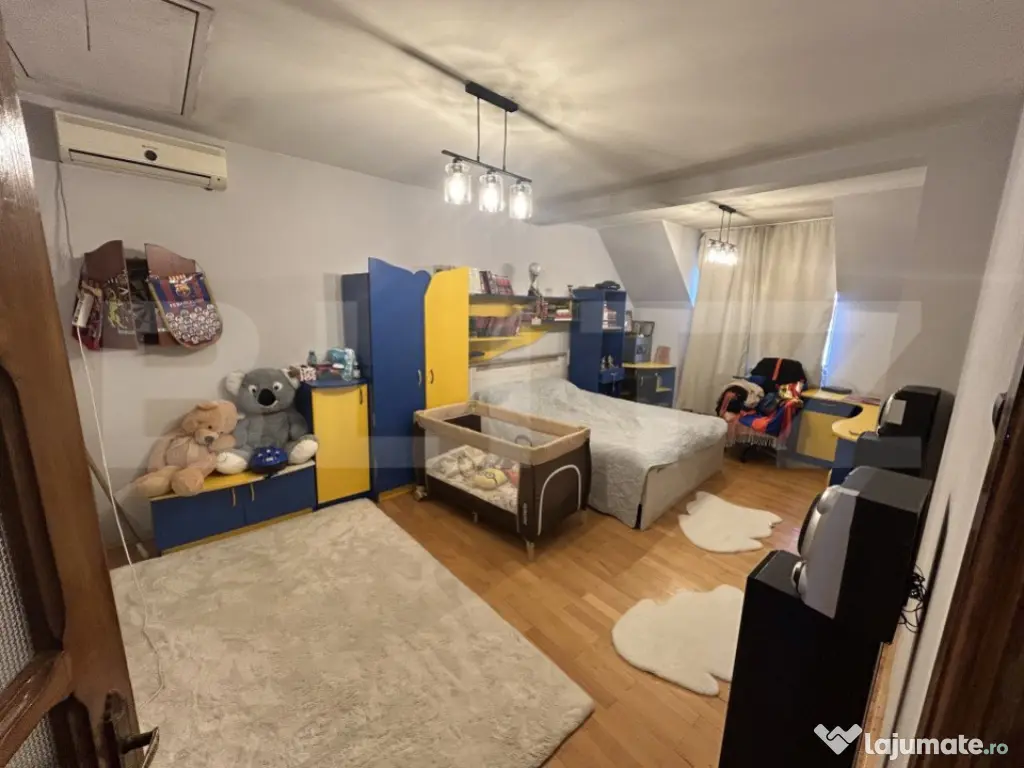 Casă ultracentrală 4 camere în Oradea