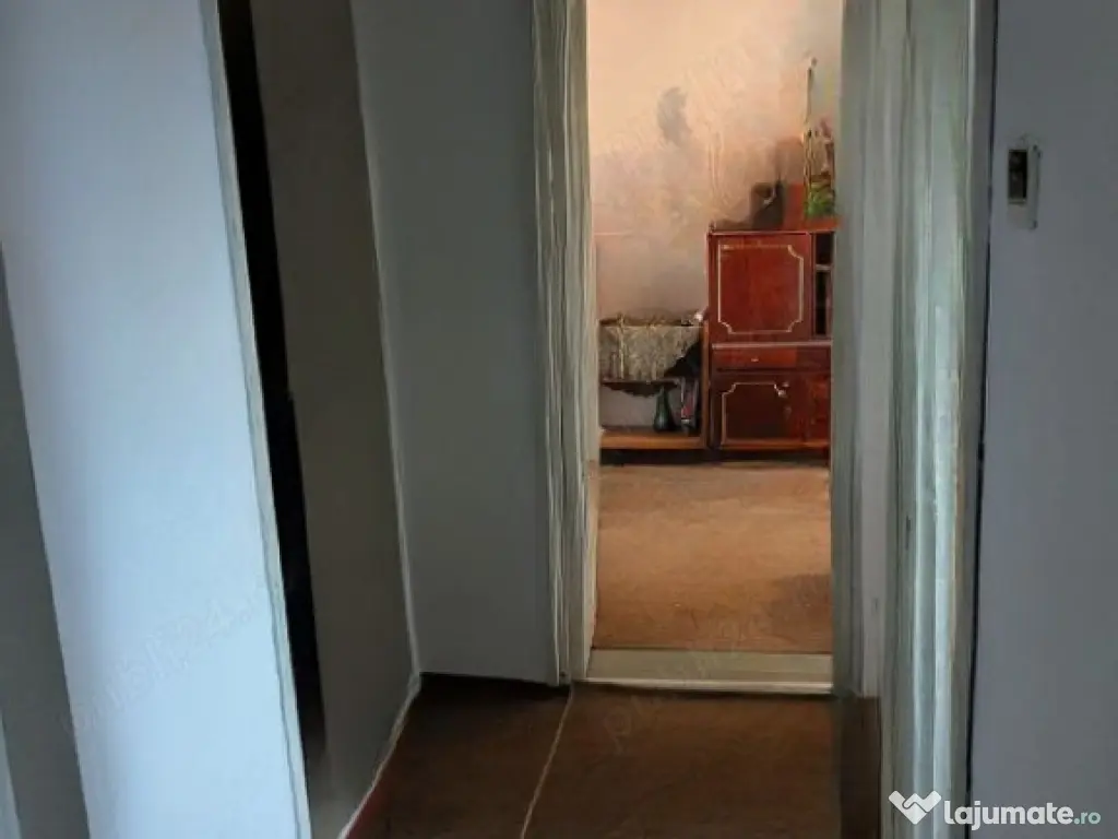 Apartament 2 camere decomandat, zona Vidin.