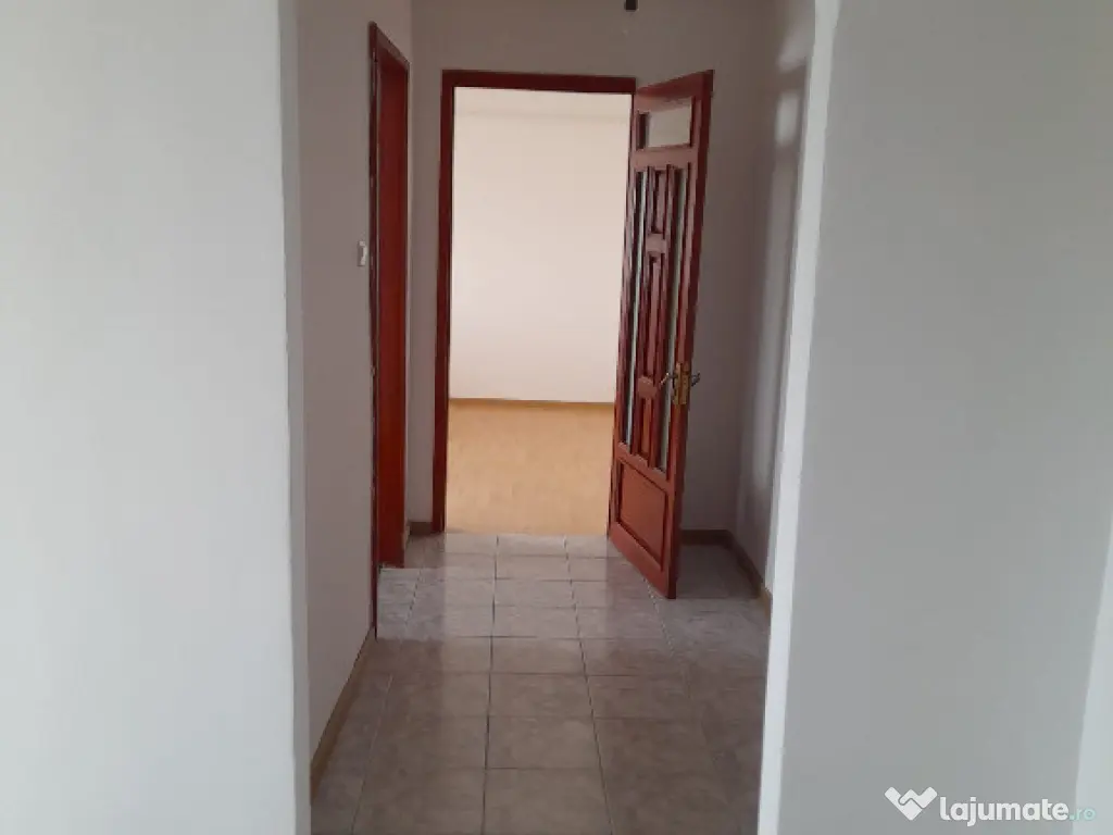 Apartament doua camere deco renovat complet Mioritei, etaj patru liber 