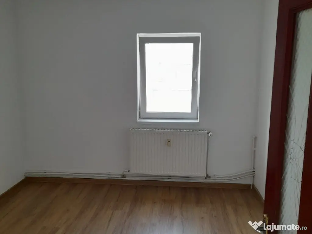 Apartament doua camere deco renovat complet Mioritei, etaj patru liber 