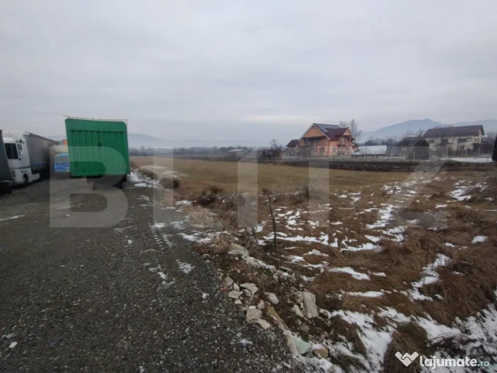 Teren intravilan 3995 mp, 22 m deschidere la DN17, zona Rusu