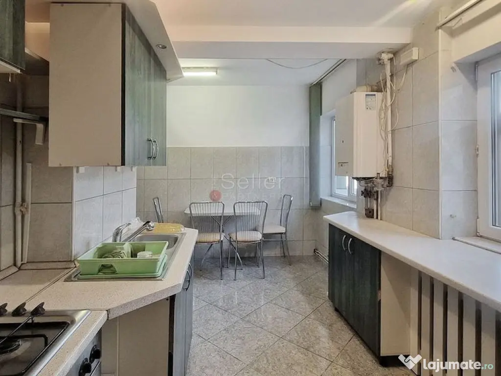 De vanzare apartament cu 3 camere central. 