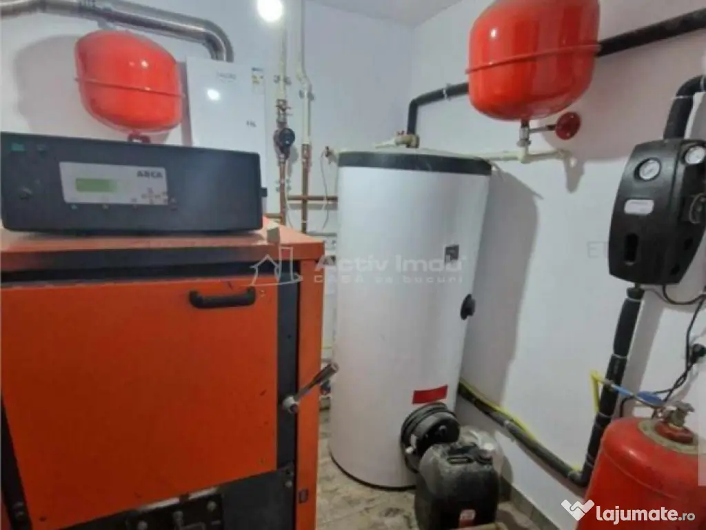 Casa de vacanta - 1.800 mp - Varful lui Roman - Horezu 