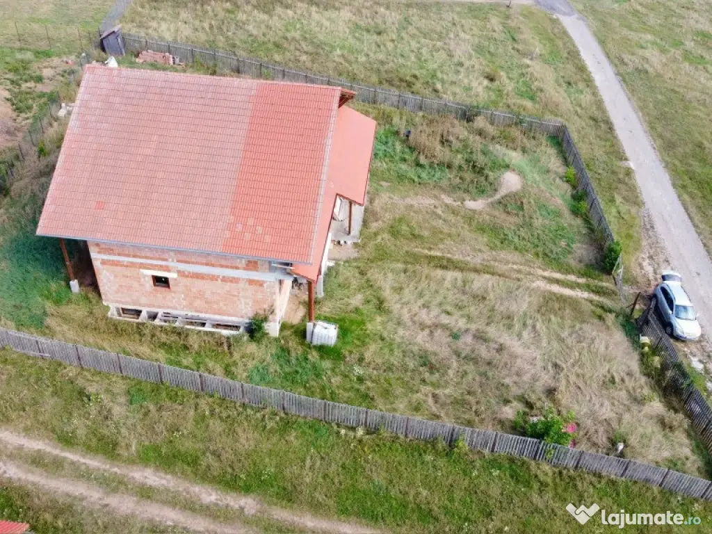 De vânzare un imobil la rosu în Sfântu Gheorghe