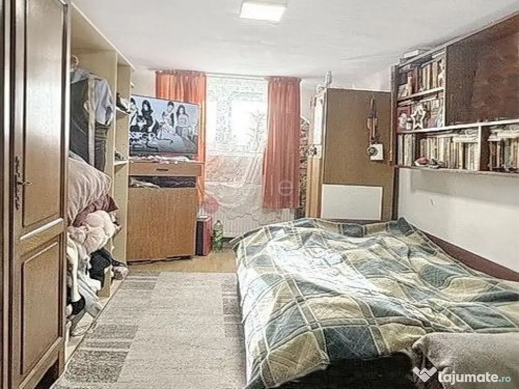 Curte Generoasa | Loc de Parcare 