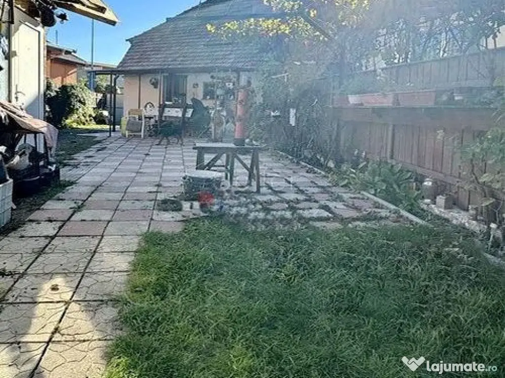 Curte Generoasa | Loc de Parcare 