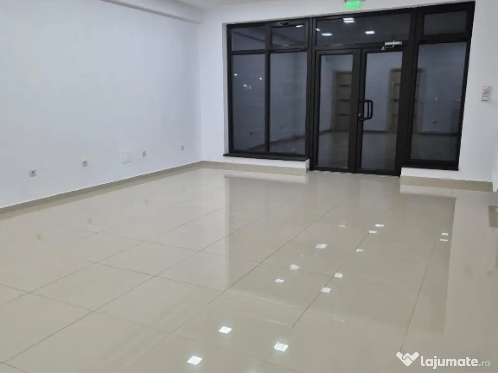 Spațiu comercial,toate utilitățile,2 locuri parcare, stradal