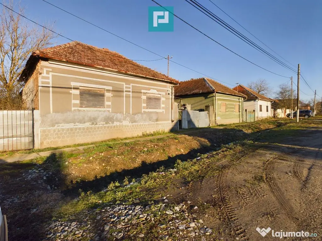 Casă de vacanță de vânzare în Tauț