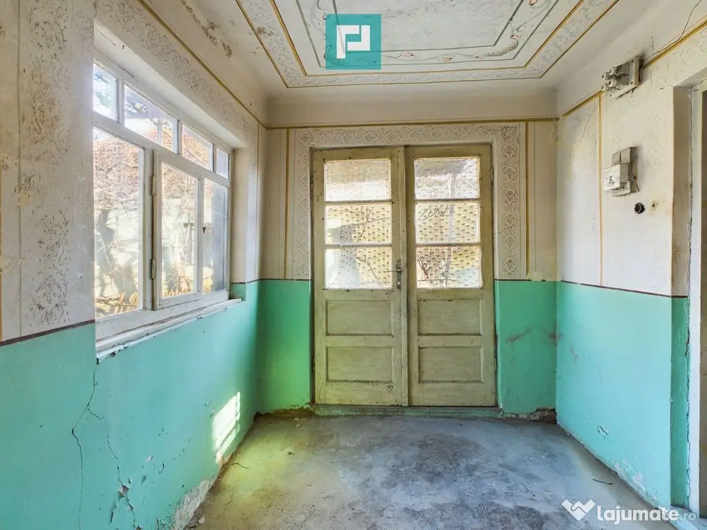 Casă de vacanță de vânzare în Tauț