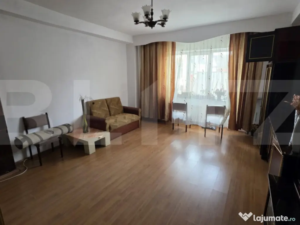 Casa de vanzare, cu 4 camere, 120 mp, teren de 1500 mp, zona