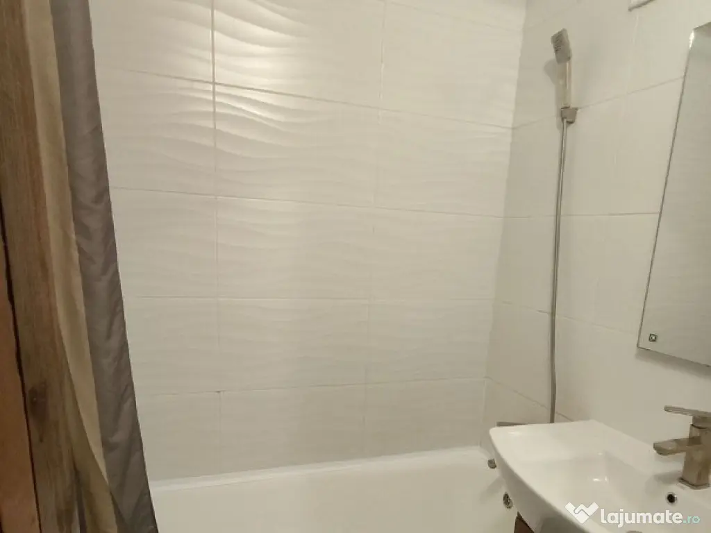 Apartament cu 2 amere in zona Racadau 