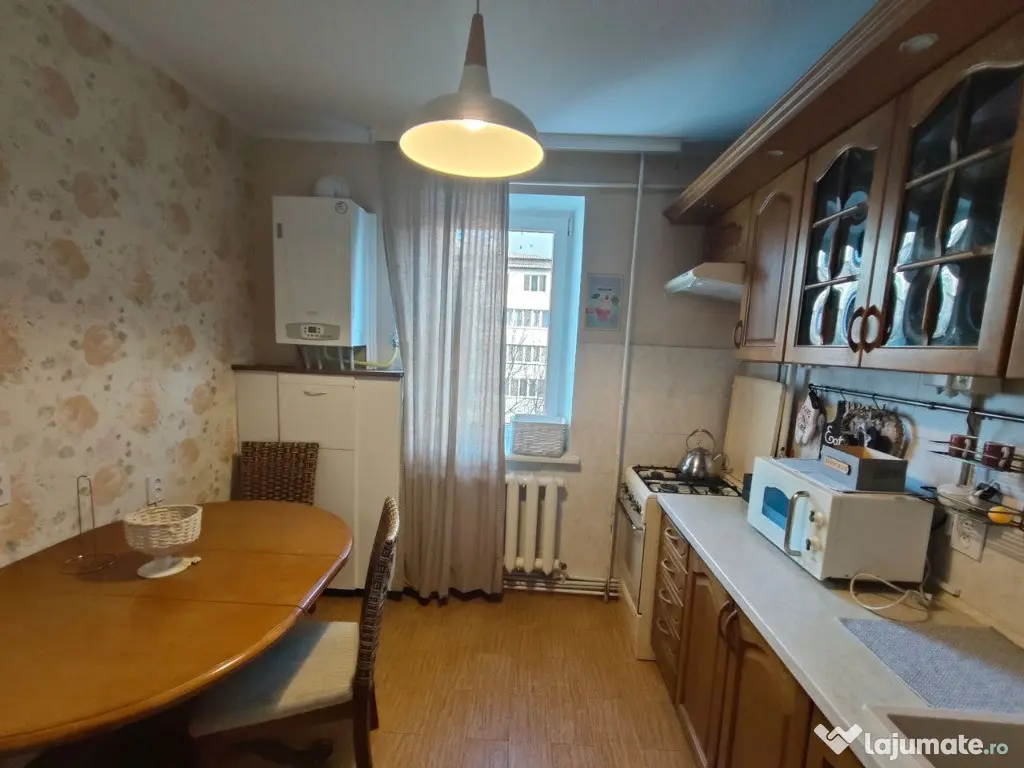 Apartament cu 2 amere in zona Racadau 