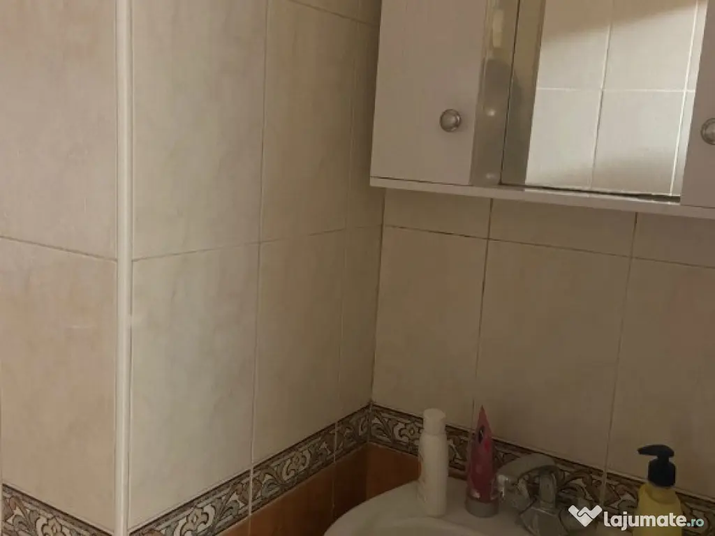 Se inchiriaza apartament in zona Carierei