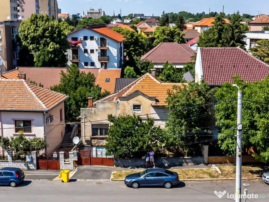 Casă pe Faleza Mureșului 