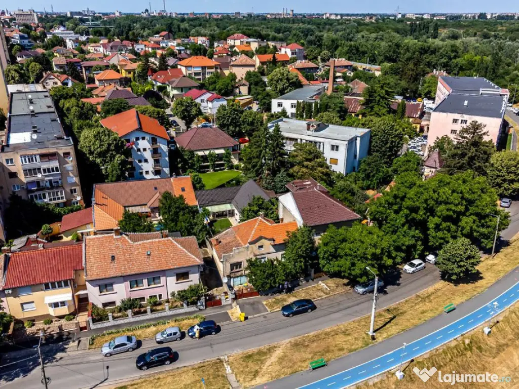 Casă pe Faleza Mureșului 