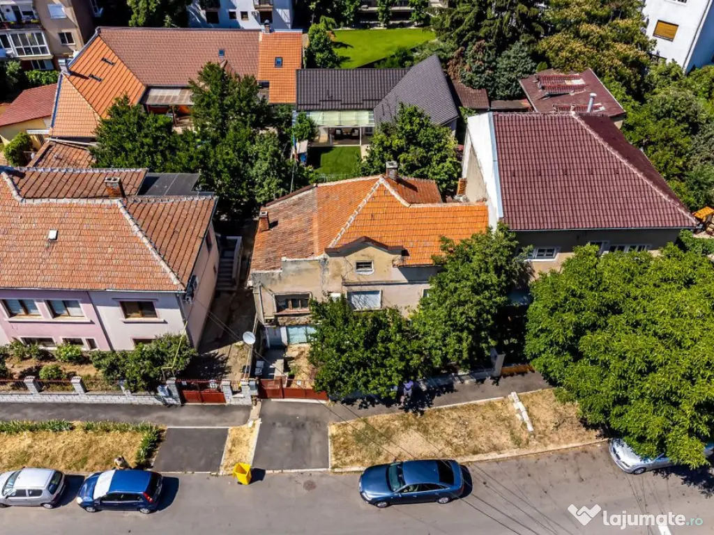 Casă pe Faleza Mureșului 