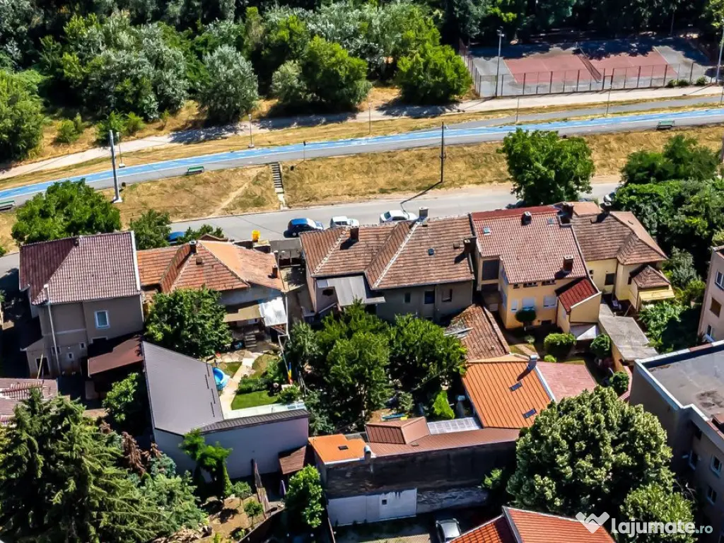 Casă pe Faleza Mureșului 