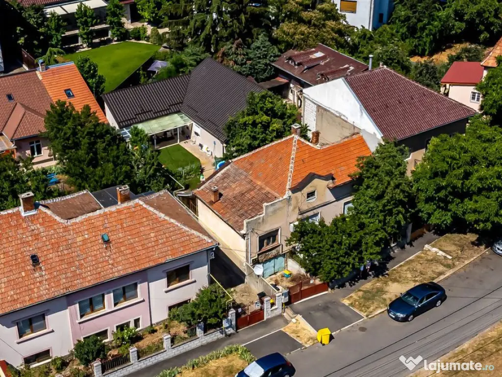 Casă pe Faleza Mureșului 