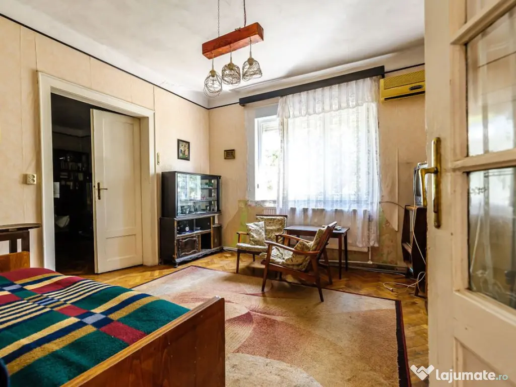 Casă pe Faleza Mureșului 