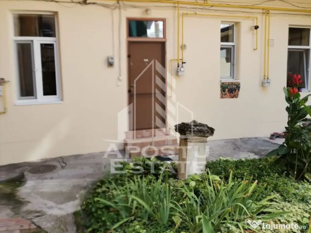 Apartament cu 3 camere, semidecomandat,situat in zona Cen...