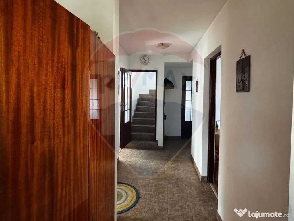 Casă de vânzare cu livadă și piscină – Giurgiu 