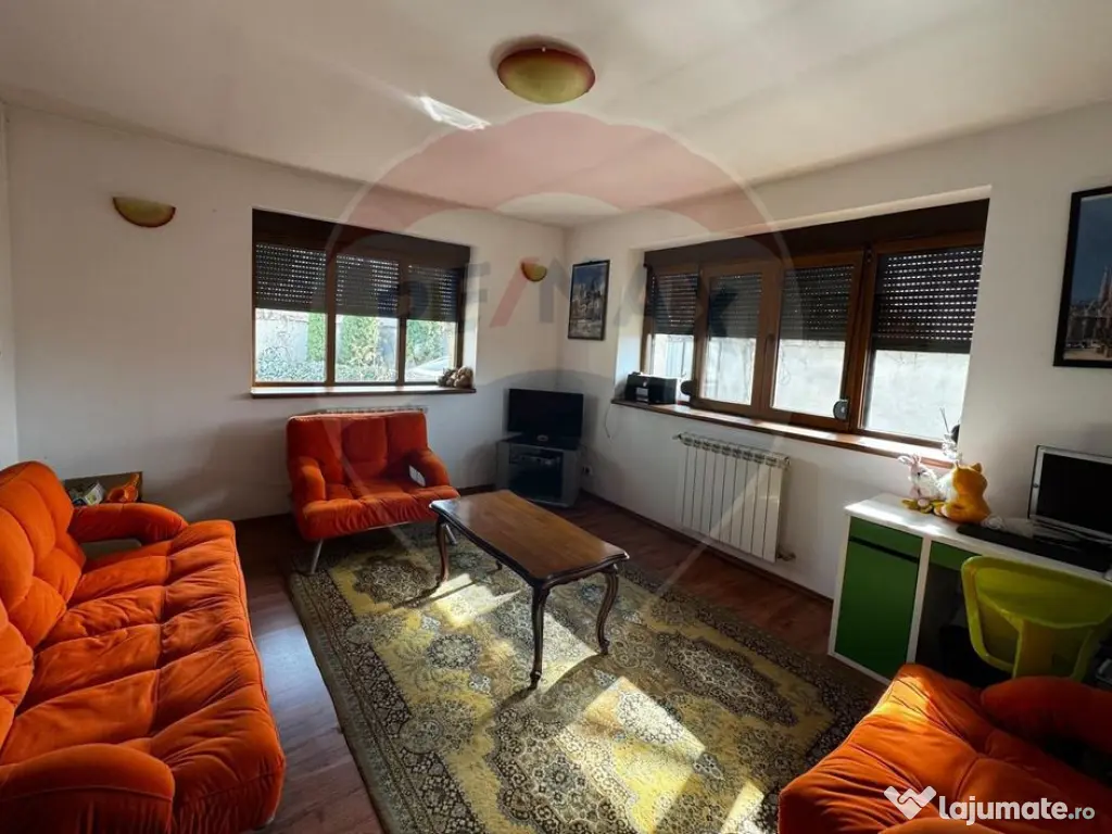 Casă de vânzare cu livadă și piscină – Giurgiu 