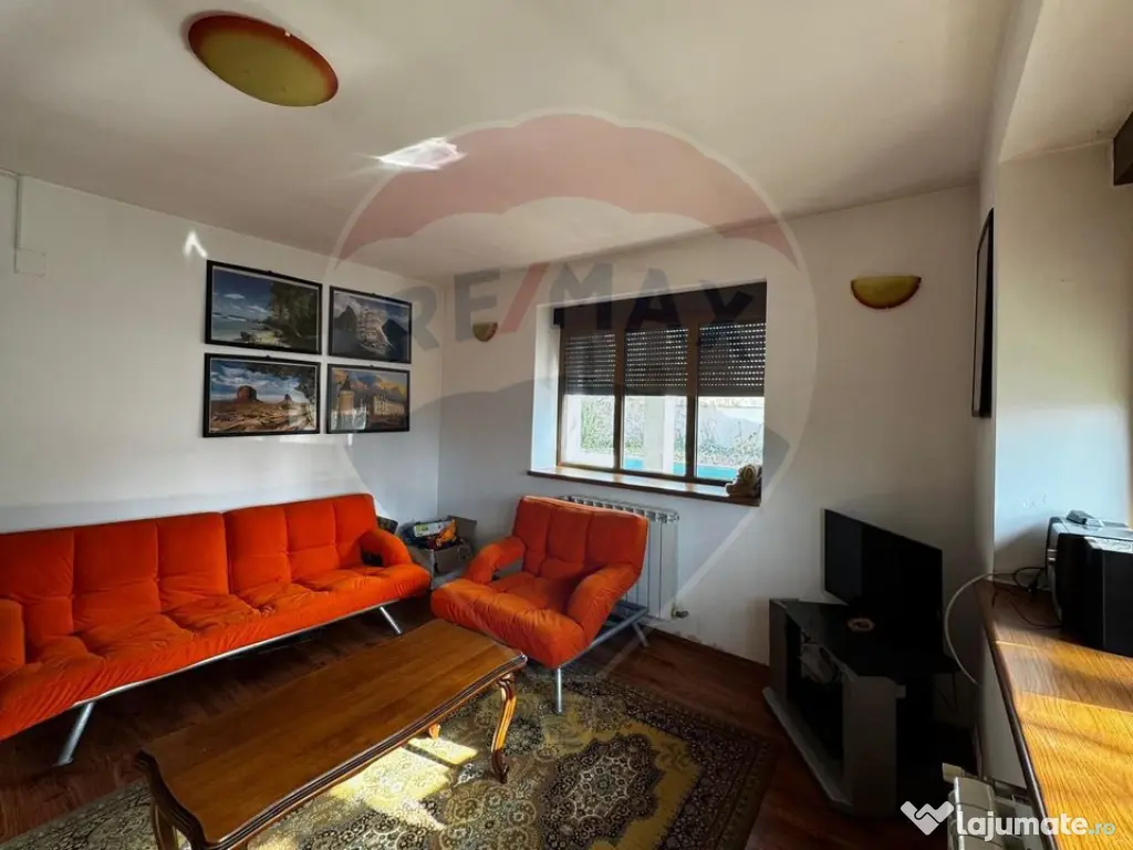 Casă de vânzare cu livadă și piscină – Giurgiu 