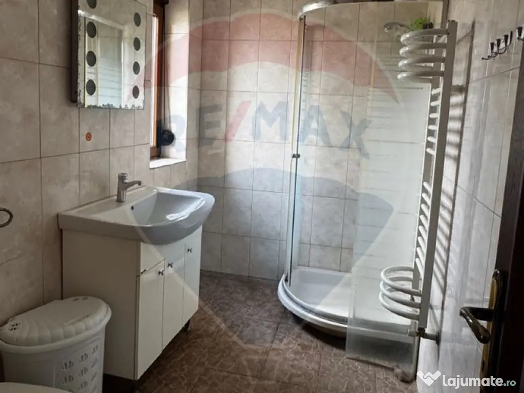 Casă de vânzare cu livadă și piscină – Giurgiu 