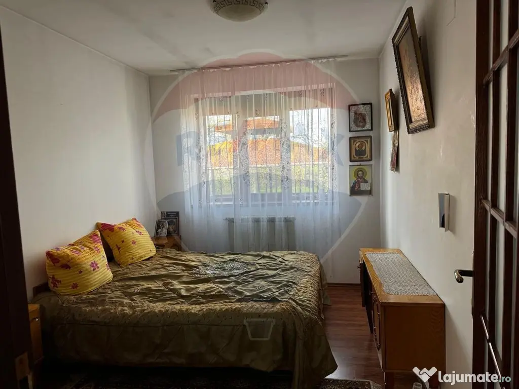 Casă de vânzare cu livadă și piscină – Giurgiu 