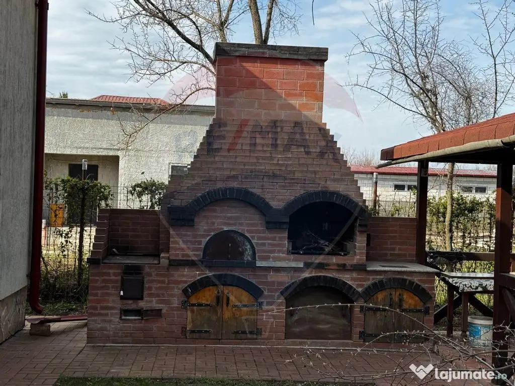 Casă de vânzare cu livadă și piscină – Giurgiu 