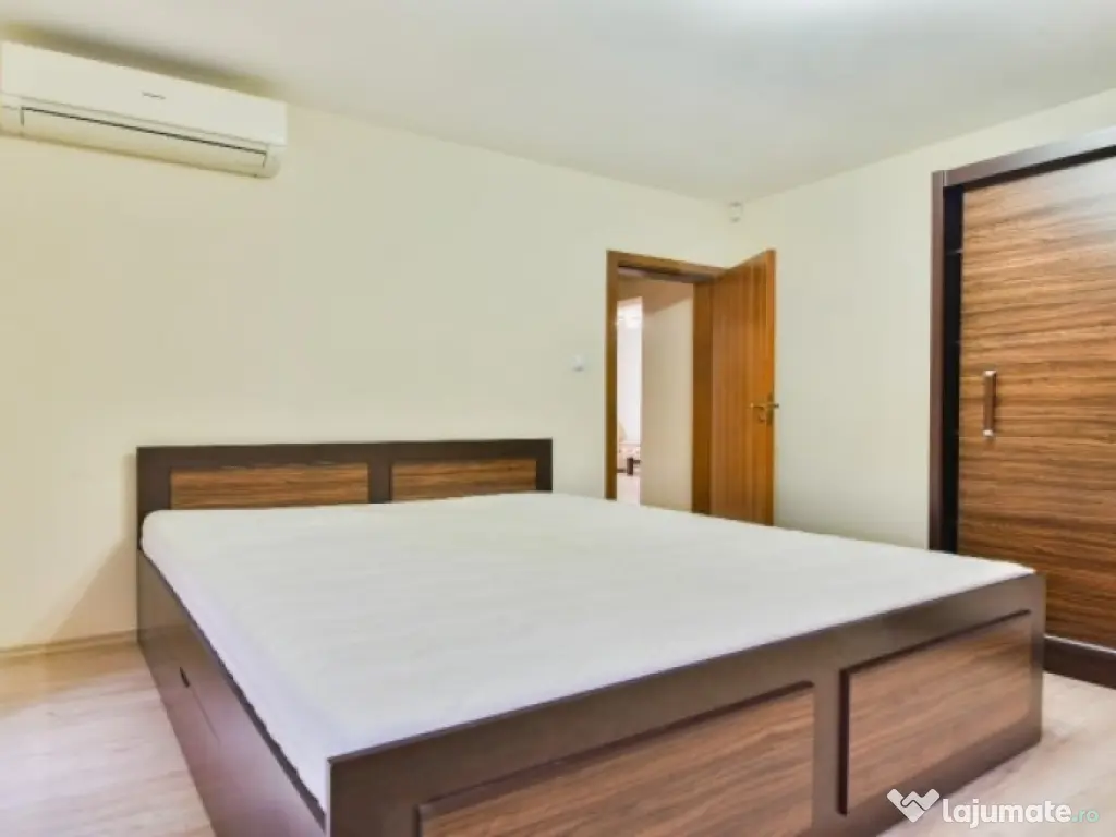 Vanzrae apartament cu 3 camere in zona Aurel Vlaicu