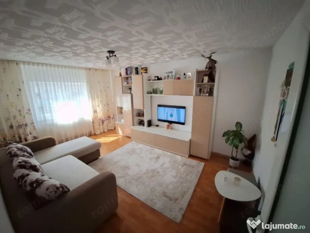 Apartament cu 3 camere de vanzare Bartolomeu 