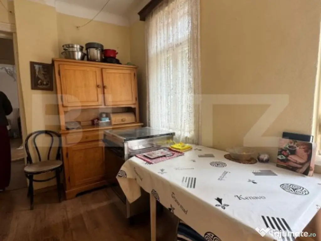 Casa cu 3 camere, 70 mp, zona ultracentrala