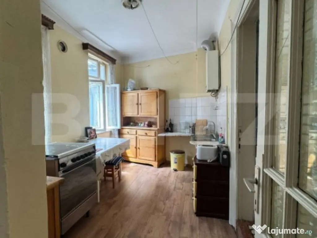 Casa cu 3 camere, 70 mp, zona ultracentrala