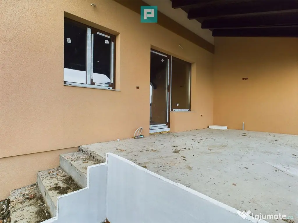 Duplex în Moșnița Nouă, în spate la Castel