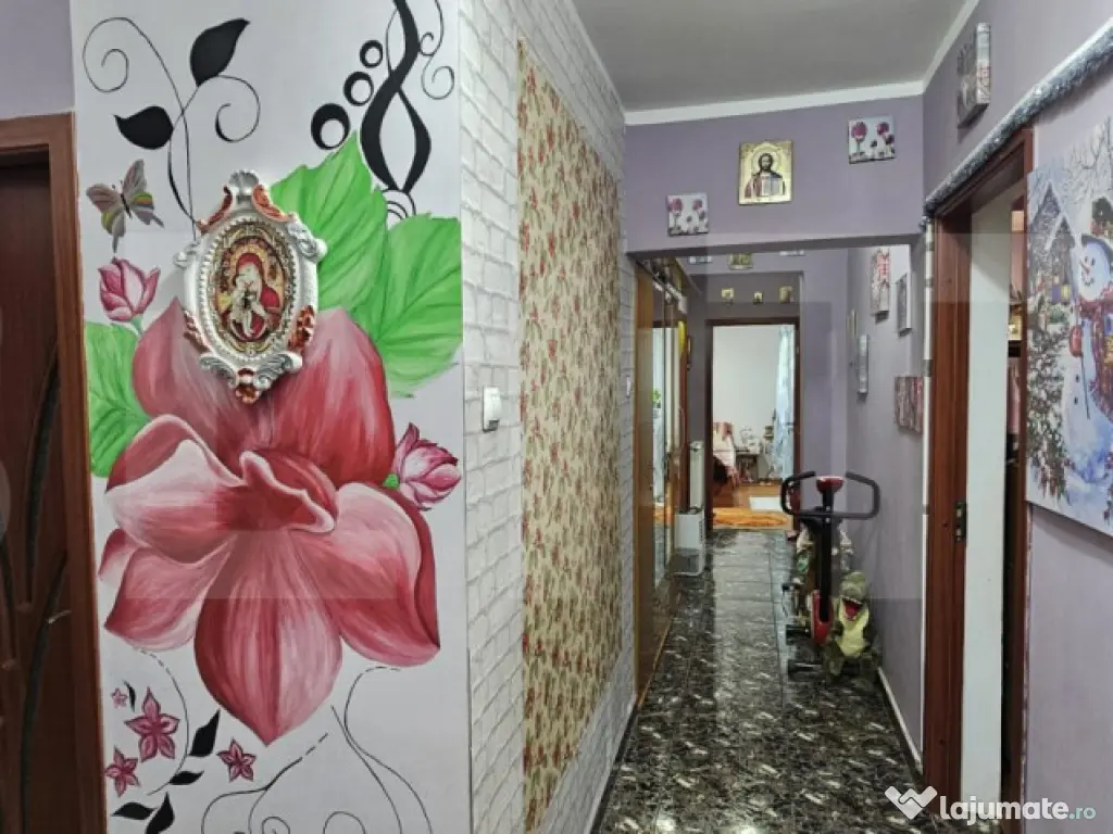 Apartament de 3 camere, decomandat, zona Garii