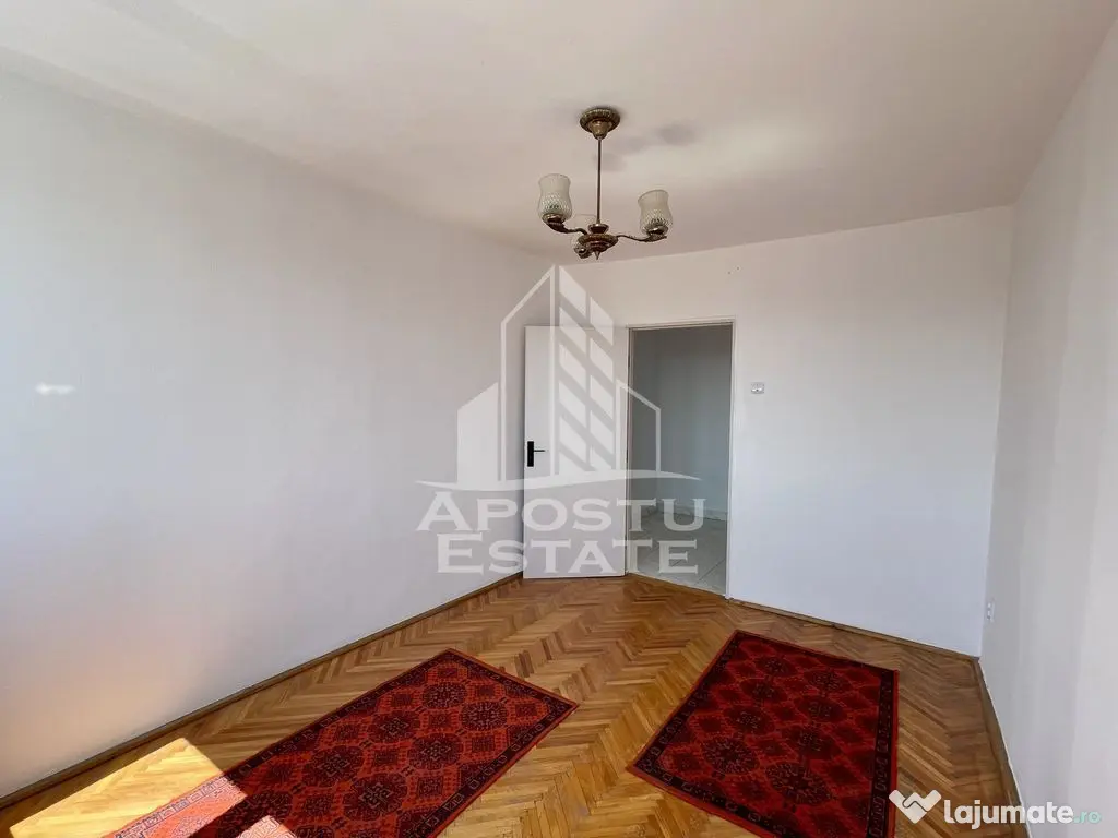 Apartament cu trei camere decomandat Bd. Cetatii