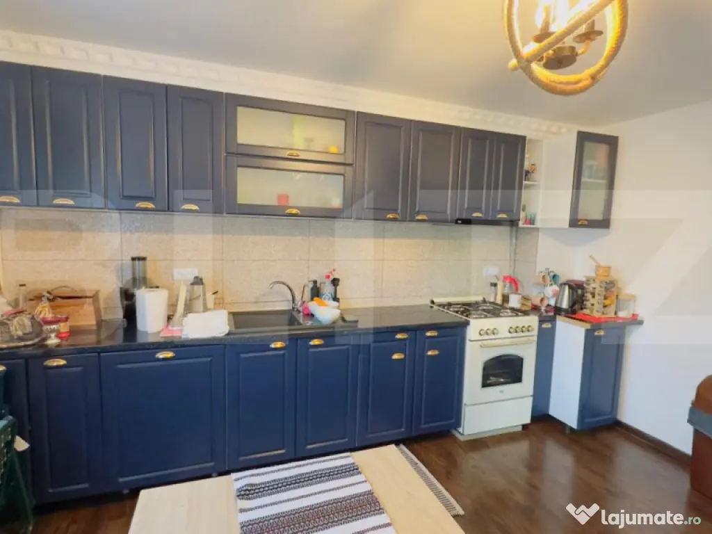 Apartament de vanzare, cu 3 camere, 100 mp, zona Breazu