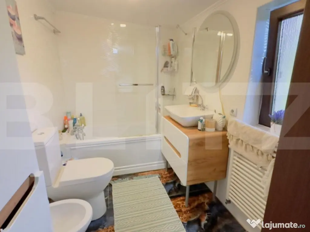 Apartament de vanzare, cu 3 camere, 100 mp, zona Breazu