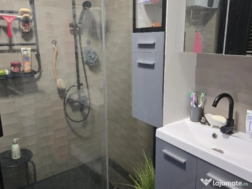 Ap la casa 3 cam SC 96 mp , Central , gaz ,renovat lux ,dotat