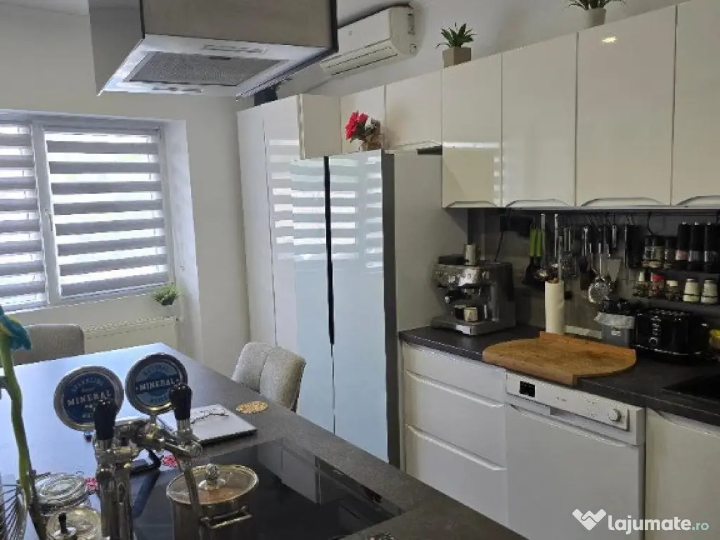 Ap la casa 3 cam SC 96 mp , Central , gaz ,renovat lux ,dotat