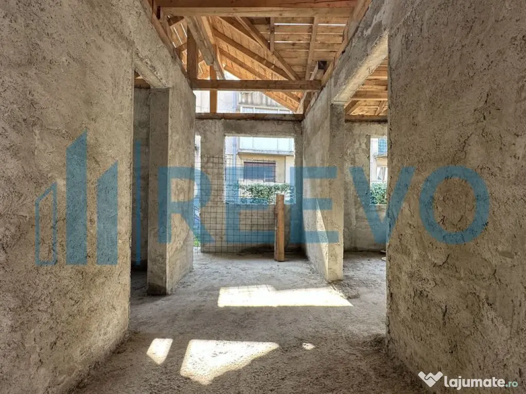 Casă de vânzare, centrală, pe str. Oituz, Bacău