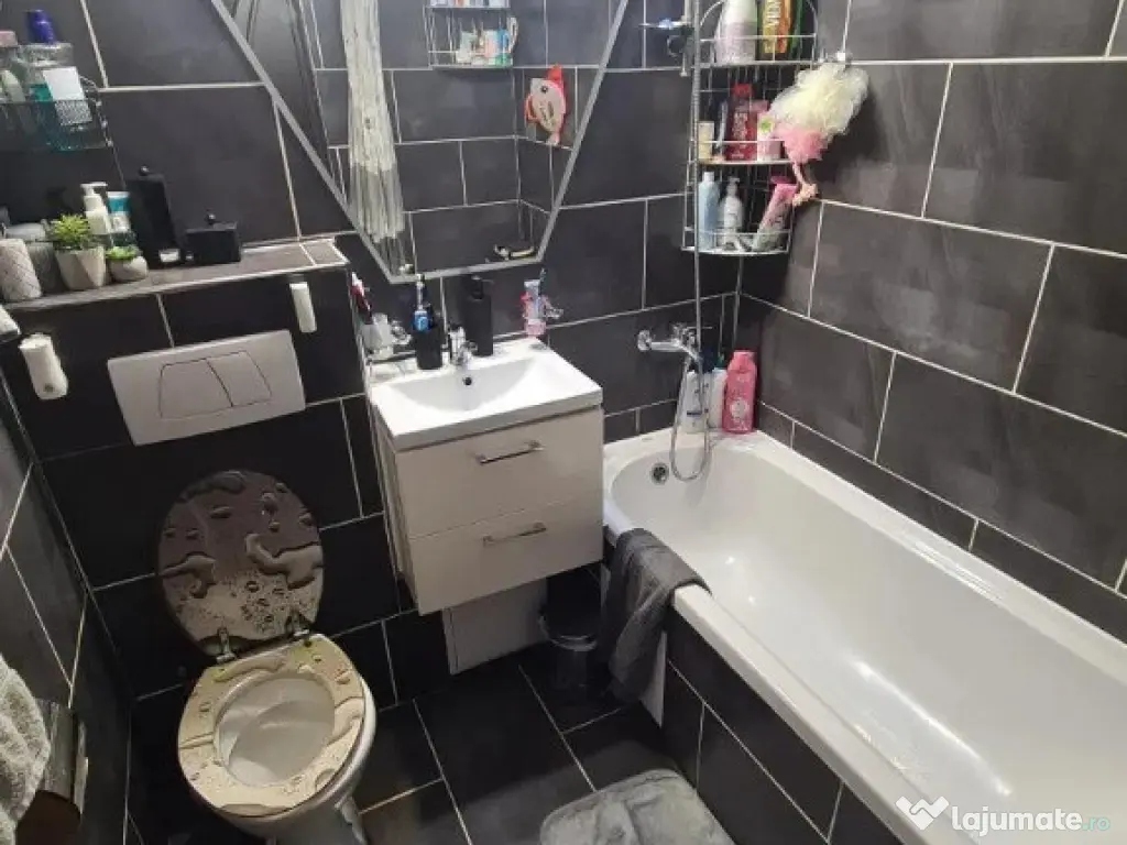 Apartament 3 camere, decomandat - zona Vlahuta