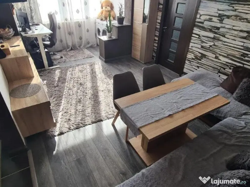 Apartament 3 camere, decomandat - zona Vlahuta