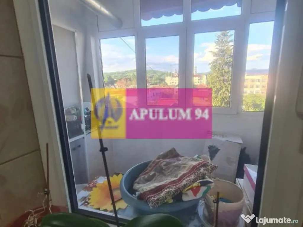 Apartament cu 3 camere de vanzare in Campina - Zona Centrala