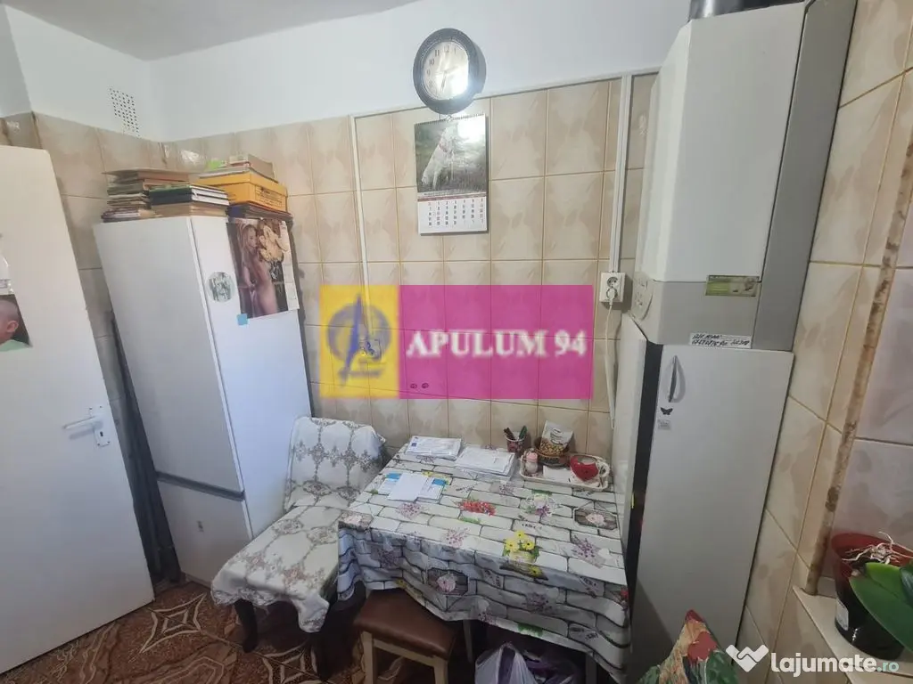 Apartament cu 3 camere de vanzare in Campina - Zona Centrala